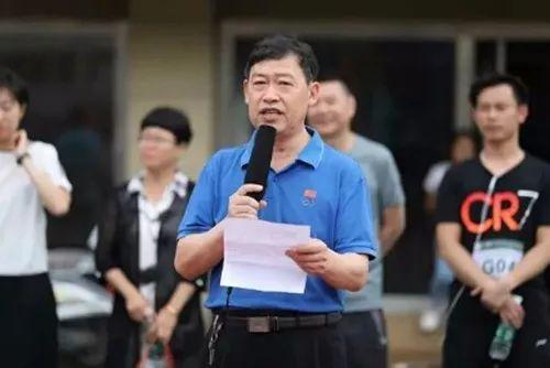 娱乐圈双男主 长治体育公园跑道一圈多少米,揭秘长治体育公园跑道一圈的神秘距离